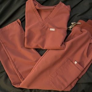 Figs dark cherry scrub set